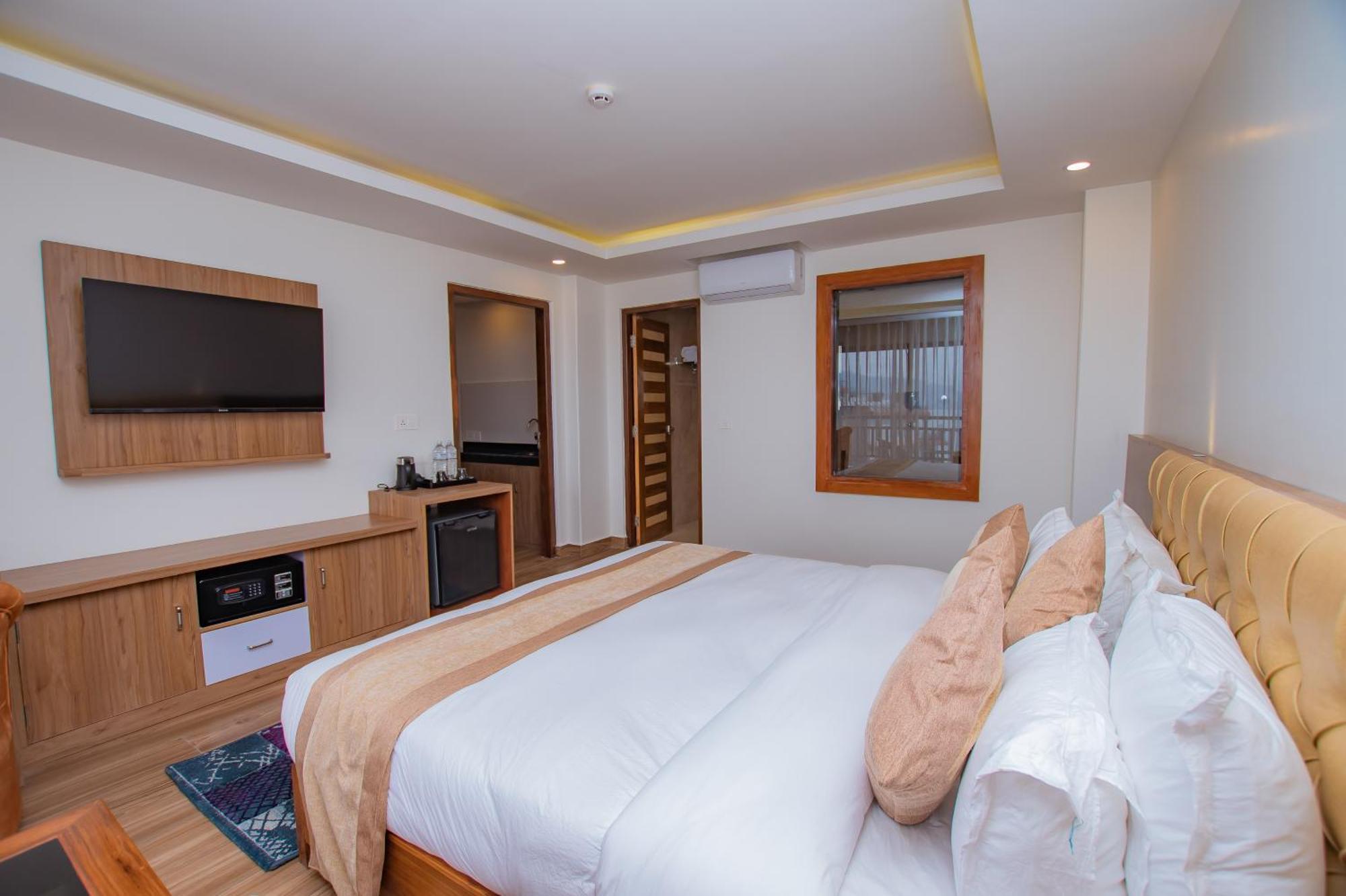 Hotel Pokhara Village & Spa Exterior photo
