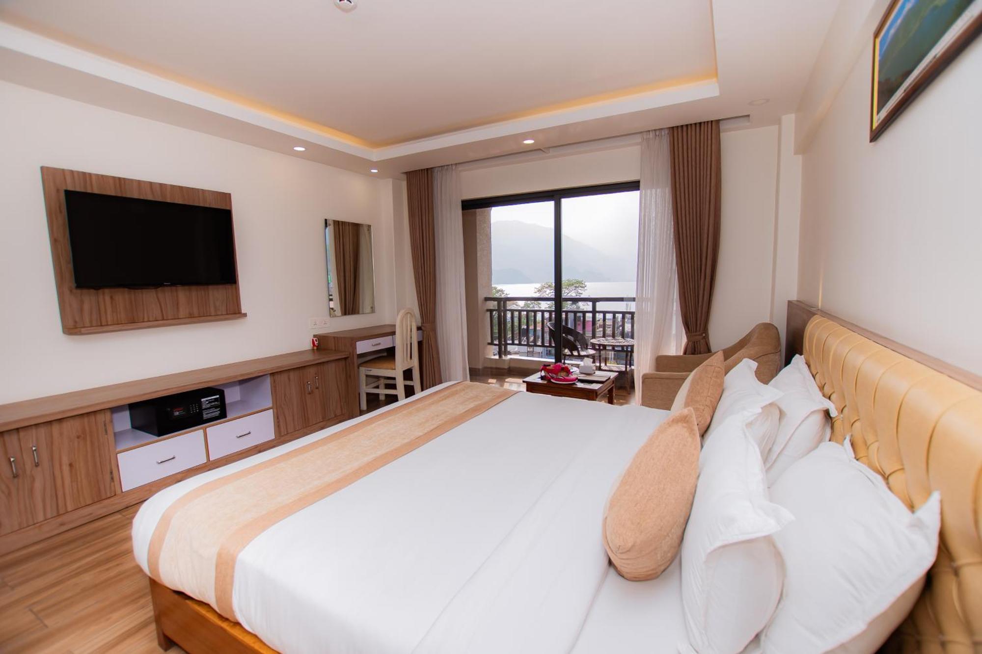 Hotel Pokhara Village & Spa Exterior photo